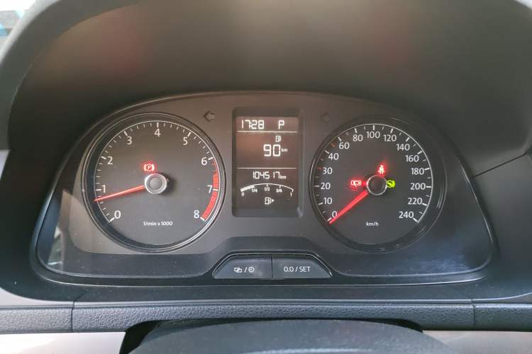 Used Volkswagen Gran Lavida 2013 1.6L Automatic Fashion Model Instrument Cluster