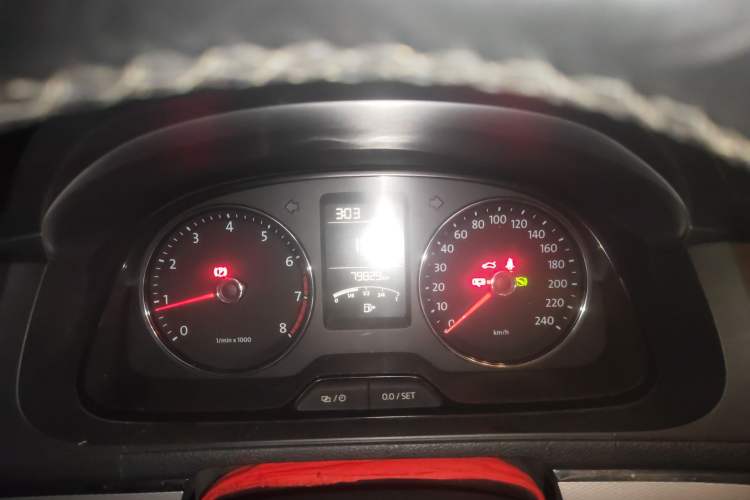 Used Volkswagen Gran Lavida 2013 1.4 TSI Automatic Luxury Model Instrument Cluster
