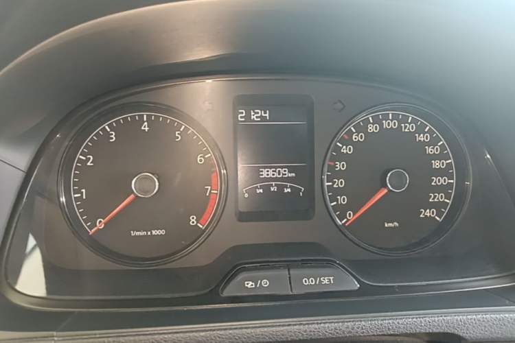 Used Volkswagen Gran Lavida 2013 1.6L Automatic Fashion Model Instrument Cluster