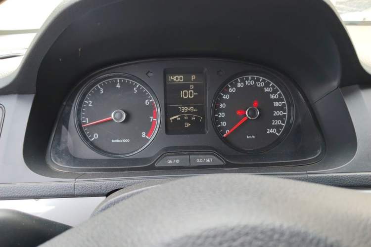 Used Volkswagen Gran Lavida 2013 1.6L Automatic Fashion Model Instrument Cluster