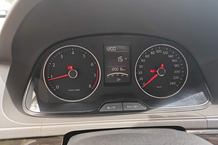 Used Volkswagen Gran Lavida 2013 1.6L Manual Comfort Model Instrument Cluster
