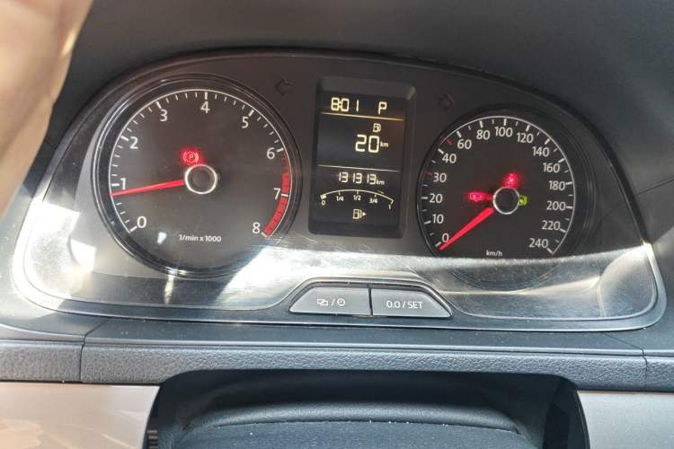 Used Volkswagen Gran Lavida 2013 1.6L Automatic Fashion Model Instrument Cluster