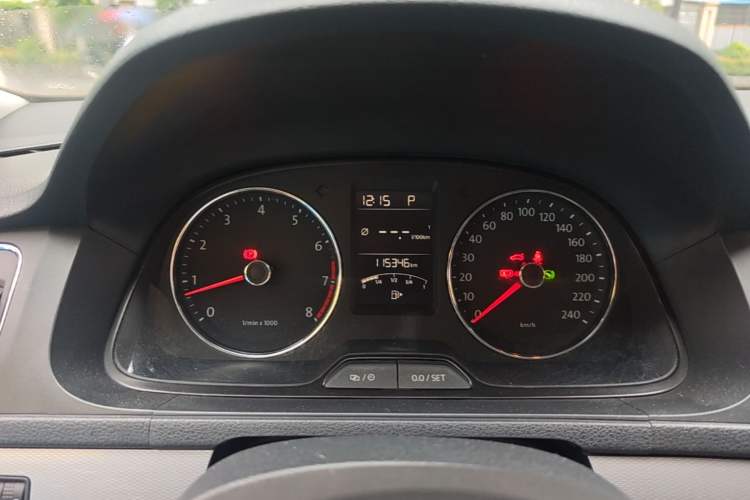 Used Volkswagen Gran Lavida 2013 1.4 TSI Automatic Comfort Model Instrument Cluster