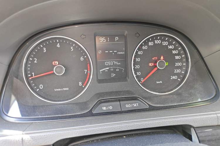 Used Volkswagen Gran Lavida 2013 1.6L Automatic Comfort Model Instrument Cluster