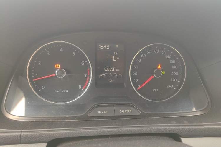 Used Volkswagen Gran Lavida 2013 1.4 TSI Automatic Comfort Model Instrument Cluster