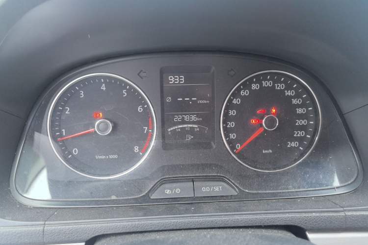 Used Volkswagen Gran Lavida 2013 1.4 TSI Manual Comfort Model Instrument Cluster