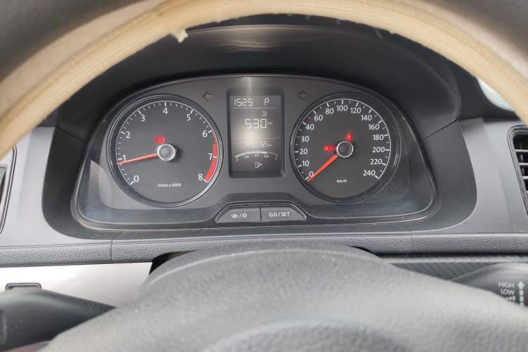 Used Volkswagen Gran Lavida 2013 1.6L Automatic Fashion Model Instrument Cluster