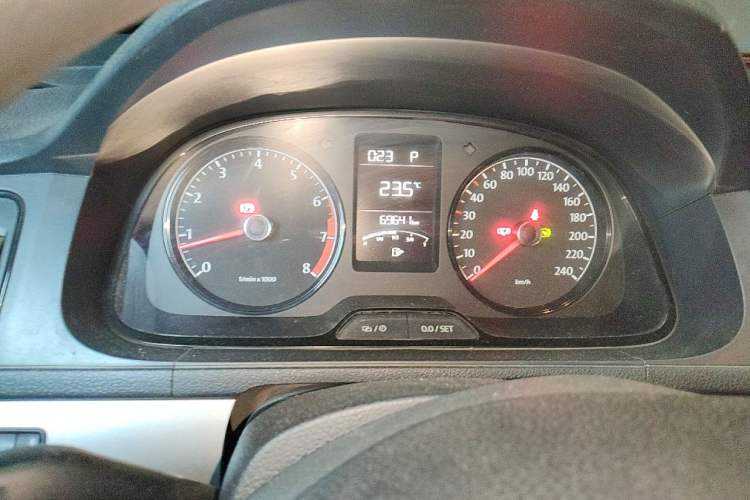 Used Volkswagen Gran Lavida 2013 1.6L Automatic Fashion Model Instrument Cluster