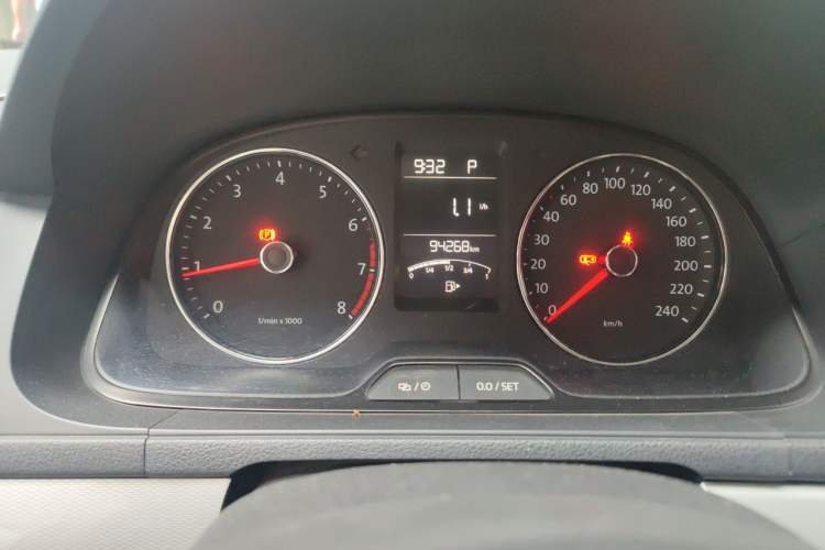 Used Volkswagen Gran Lavida 2013 1.6L Automatic Comfort Model Instrument Cluster