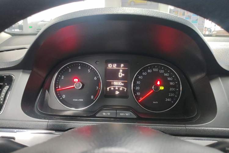 Used Volkswagen Gran Lavida 2013 1.4 TSI Automatic Luxury Model Instrument Cluster