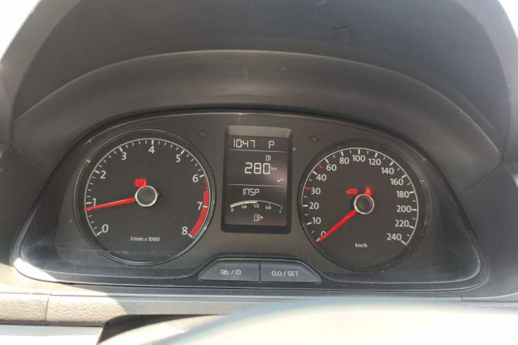 Used Volkswagen Gran Lavida 2013 1.6L Automatic Fashion Model Instrument Cluster