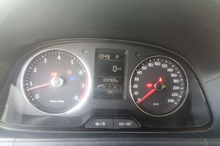 Used Volkswagen Gran Lavida 2013 1.4 TSI Automatic Comfort Model Instrument Cluster