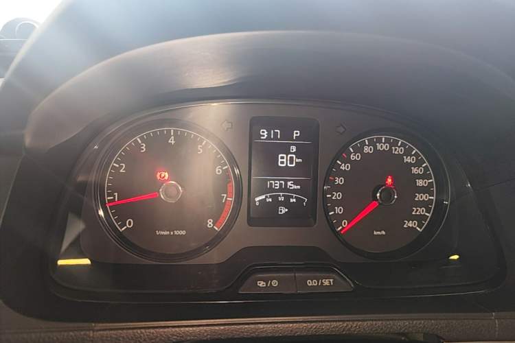 Used Volkswagen Gran Lavida 2013 1.6L Automatic Fashion Model Instrument Cluster