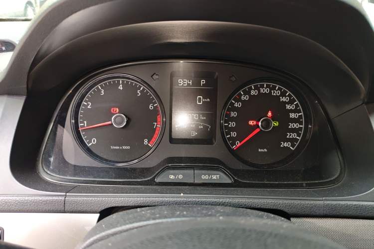 Used Volkswagen Gran Lavida 2013 1.6L Automatic Fashion Model Instrument Cluster
