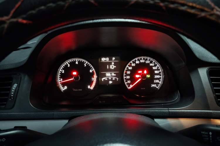 Used Volkswagen Gran Lavida 2013 1.6L Automatic Fashion Model Instrument Cluster