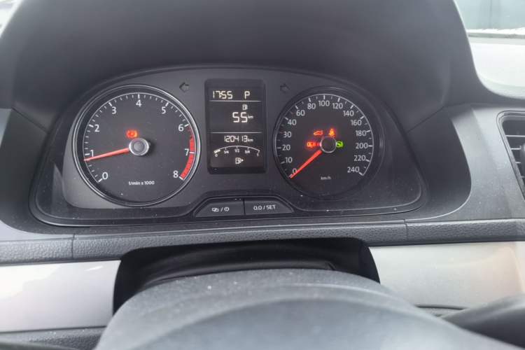 Used Volkswagen Gran Lavida 2013 1.6L Automatic Fashion Model Instrument Cluster