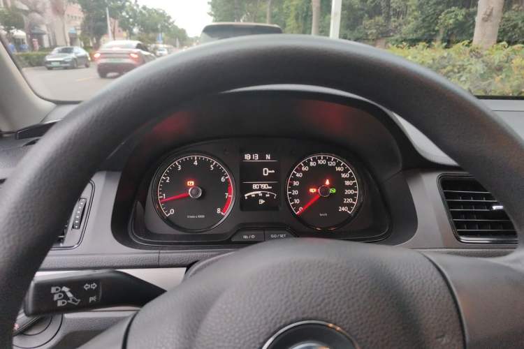 Used Volkswagen Gran Lavida 2013 1.6L Automatic Fashion Model Instrument Cluster