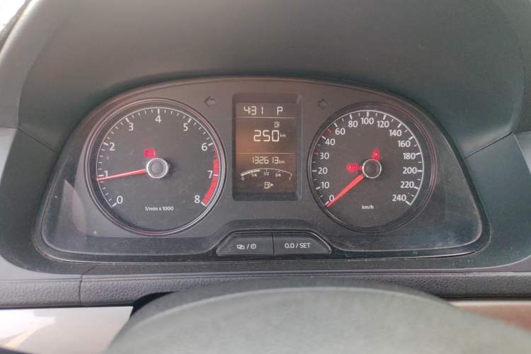 Used Volkswagen Gran Lavida 2013 1.6L Automatic Fashion Model Instrument Cluster