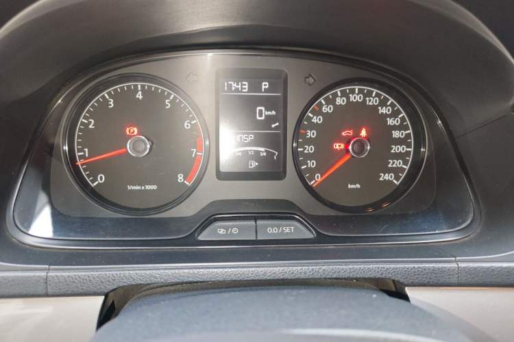 Used Volkswagen Gran Lavida 2013 1.6L Automatic Fashion Model Instrument Cluster