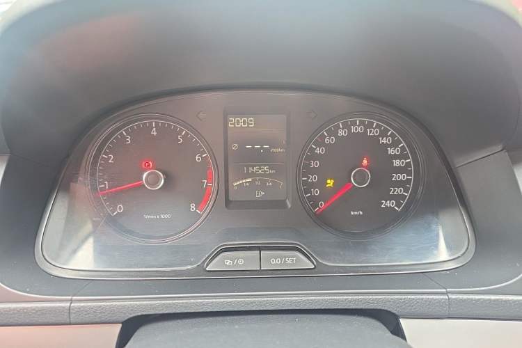 Used Volkswagen Gran Lavida 2013 1.6L Manual Fashion Model Instrument Cluster