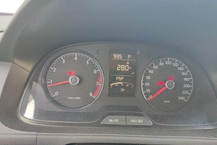 Used Volkswagen Gran Lavida 2013 1.6L Automatic Fashion Model Instrument Cluster