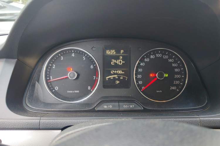 Used Volkswagen Gran Lavida 2013 1.4 TSI Automatic Comfort Model Instrument Cluster