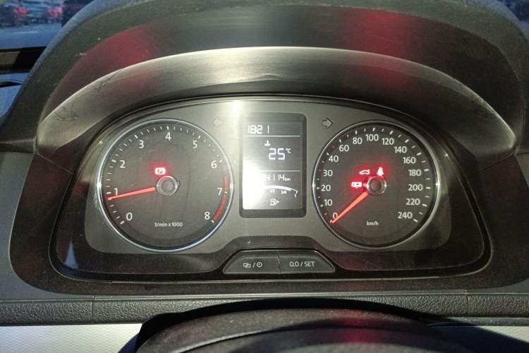 Used Volkswagen Gran Lavida 2013 1.6L Manual Comfort Model Instrument Cluster