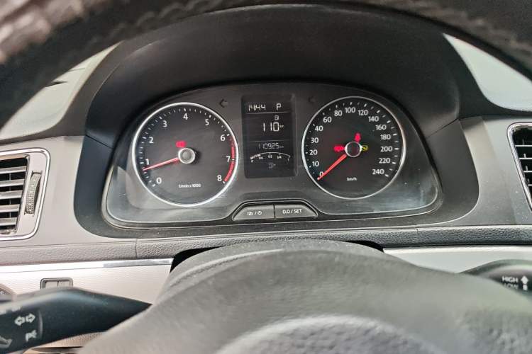Used Volkswagen Gran Lavida 2013 1.6L Automatic Luxury Model Instrument Cluster