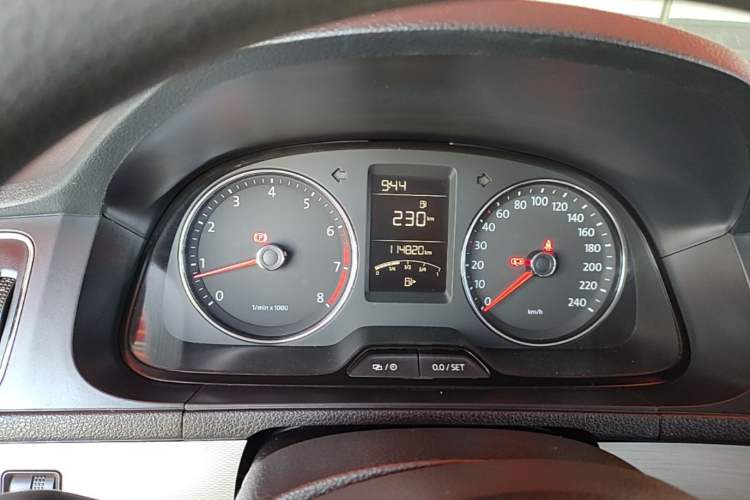 Used Volkswagen Gran Lavida 2013 1.6L Manual Comfort Model Instrument Cluster