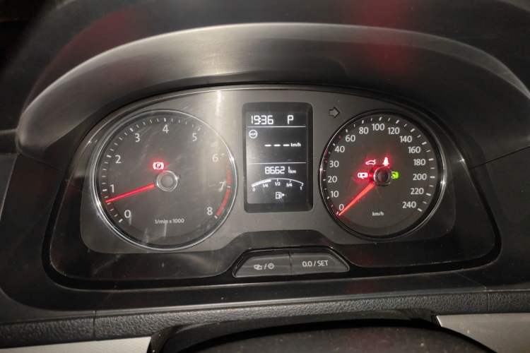 Used Volkswagen Gran Lavida 2013 1.4 TSI Automatic Comfort Model Instrument Cluster
