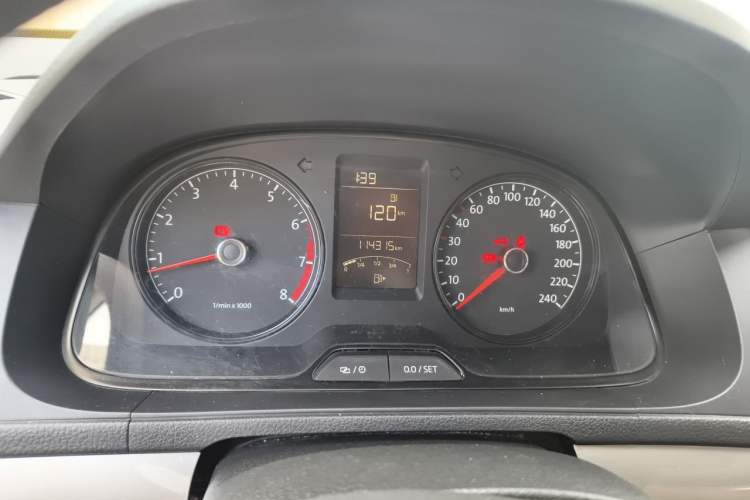 Used Volkswagen Gran Lavida 2013 1.6L Manual Fashion Model Instrument Cluster