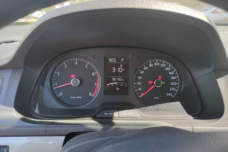 Used Volkswagen Gran Lavida 2013 1.6L Automatic Fashion Model Instrument Cluster
