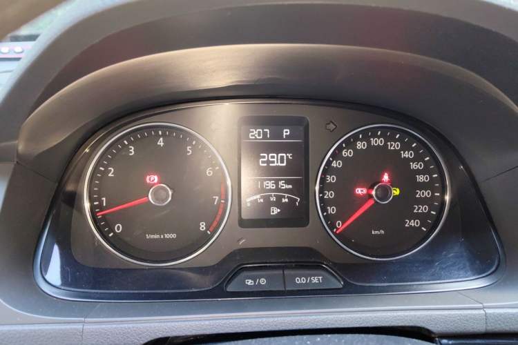 Used Volkswagen Gran Lavida 2013 1.4 TSI Automatic Comfort Model Instrument Cluster