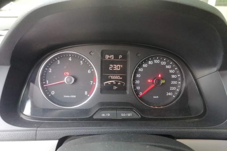 Used Volkswagen Gran Lavida 2013 1.6L Automatic Comfort Model Instrument Cluster