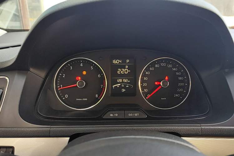 Used Volkswagen Gran Lavida 2013 1.4 TSI Automatic Comfort Model Instrument Cluster
