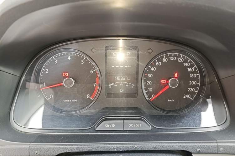 Used Volkswagen Gran Lavida 2013 1.6L Automatic Fashion Model Instrument Cluster