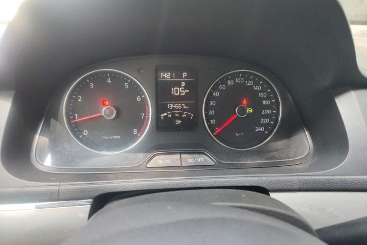 Used Volkswagen Gran Lavida 2013 1.4 TSI Automatic Luxury Model Instrument Cluster