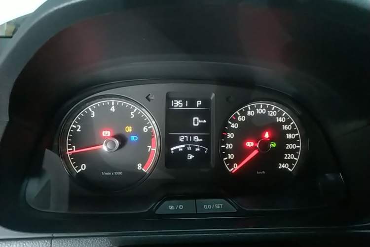 Used Volkswagen Gran Lavida 2013 1.6L Automatic Fashion Model Instrument Cluster
