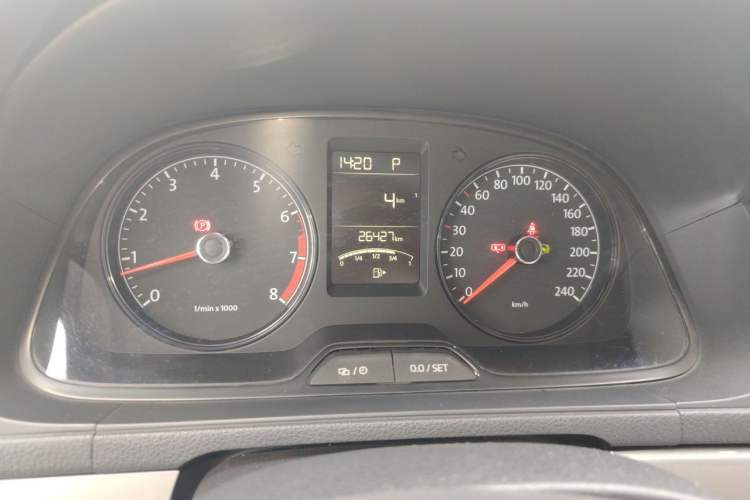 Used Volkswagen Gran Lavida 2013 1.6L Automatic Fashion Model Instrument Cluster