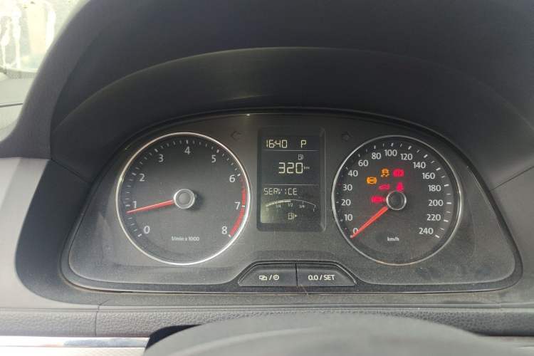Used Volkswagen Gran Lavida 2013 1.4 TSI Automatic Comfort Model Instrument Cluster