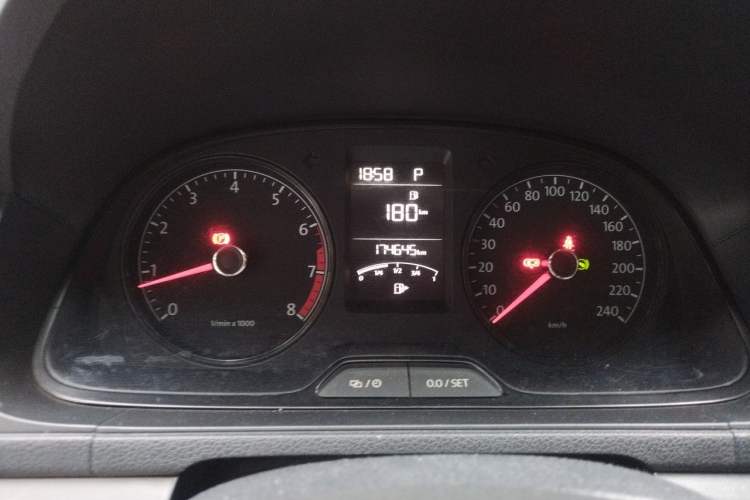 Used Volkswagen Gran Lavida 2013 1.6L Automatic Fashion Model Instrument Cluster