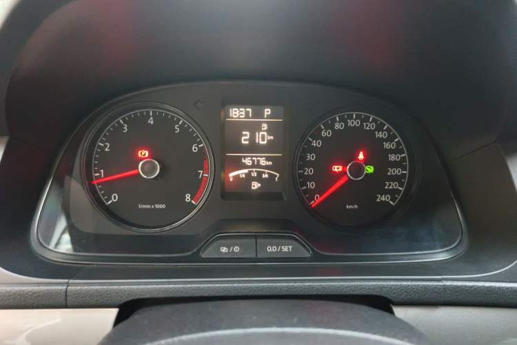 Used Volkswagen Gran Lavida 2013 1.6L Automatic Fashion Model Instrument Cluster