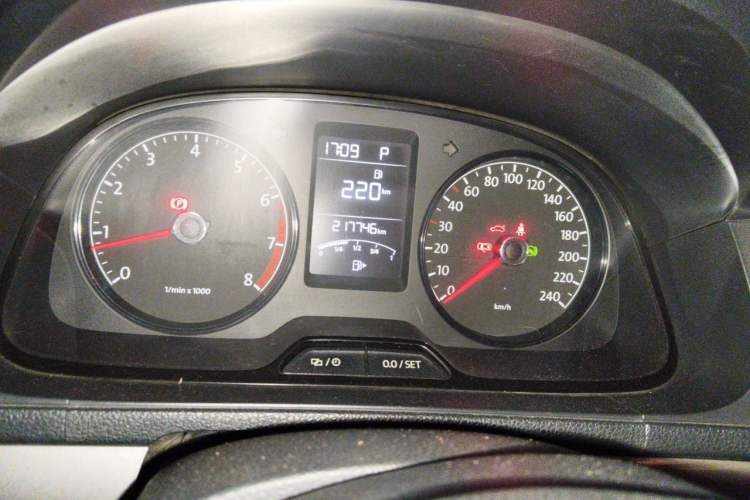 Used Volkswagen Gran Lavida 2013 1.6L Automatic Fashion Model Instrument Cluster