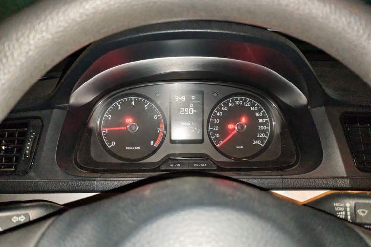 Used Volkswagen Gran Lavida 2013 1.6L Automatic Fashion Model Instrument Cluster