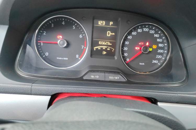 Used Volkswagen Gran Lavida 2013 1.6L Automatic Comfort Model Instrument Cluster