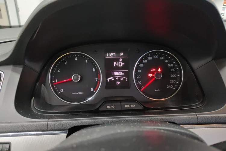 Used Volkswagen Gran Lavida 2013 1.4 TSI Automatic Comfort Model Instrument Cluster