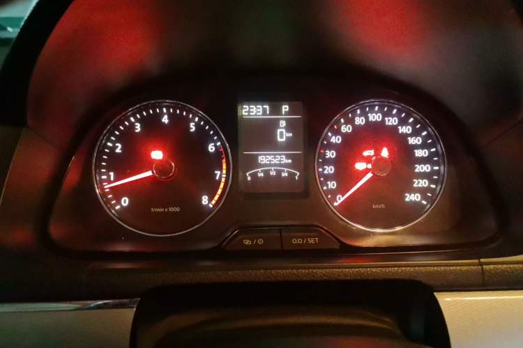 Used Volkswagen Gran Lavida 2013 1.4 TSI Automatic Luxury Model Instrument Cluster