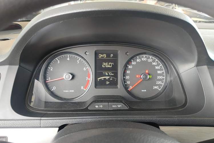 Used Volkswagen Gran Lavida 2013 1.6L Automatic Fashion Model Instrument Cluster