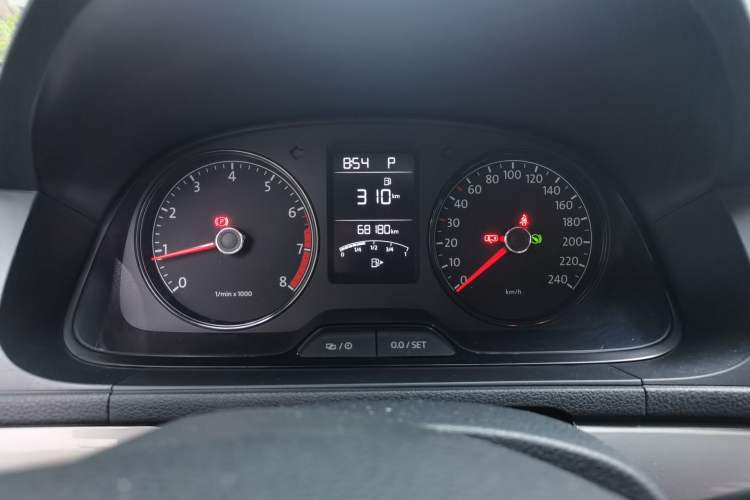 Used Volkswagen Gran Lavida 2013 1.6L Automatic Fashion Model Instrument Cluster