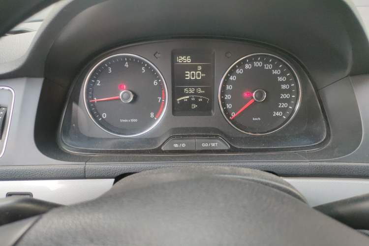 Used Volkswagen Gran Lavida 2013 1.6L Manual Comfort Model Instrument Cluster